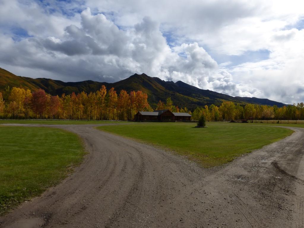 Folding Mountain B & B Fort Nelson Eksteriør billede