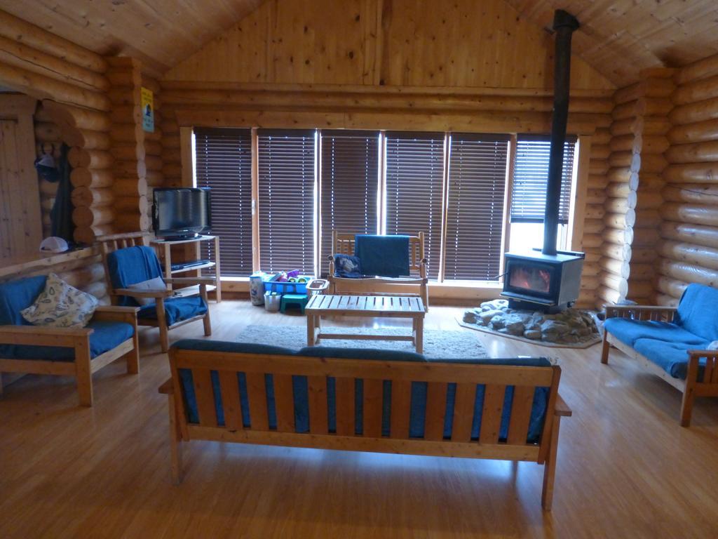 Folding Mountain B & B Fort Nelson Eksteriør billede