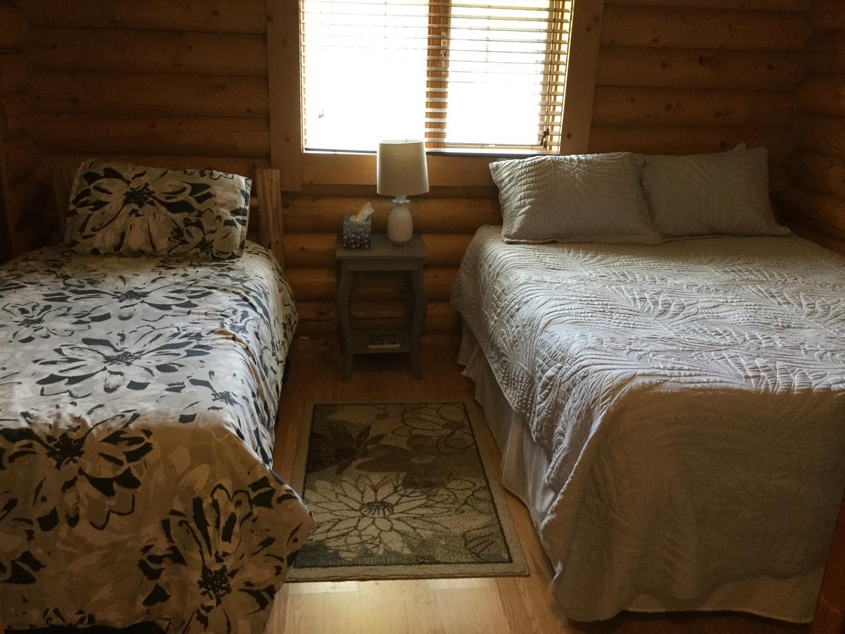 Folding Mountain B & B Fort Nelson Eksteriør billede