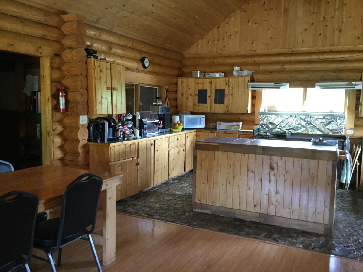Folding Mountain B & B Fort Nelson Eksteriør billede