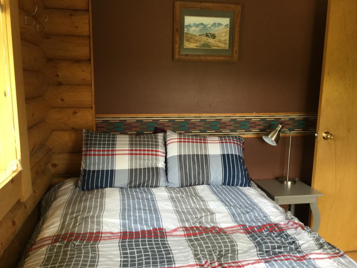 Folding Mountain B & B Fort Nelson Eksteriør billede