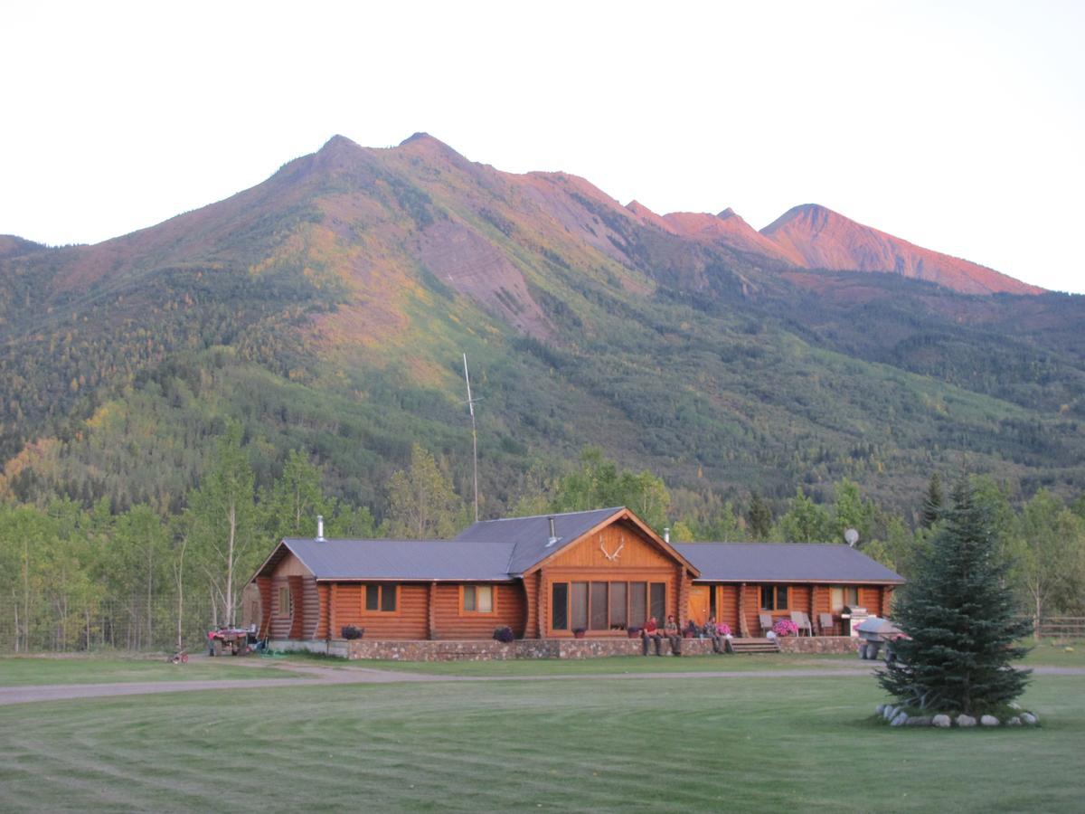 Folding Mountain B & B Fort Nelson Eksteriør billede
