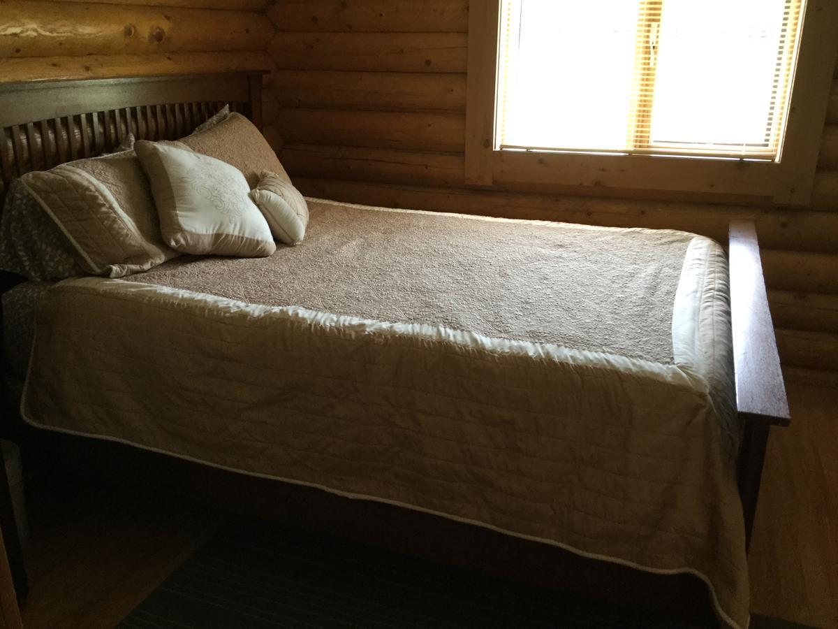 Folding Mountain B & B Fort Nelson Eksteriør billede